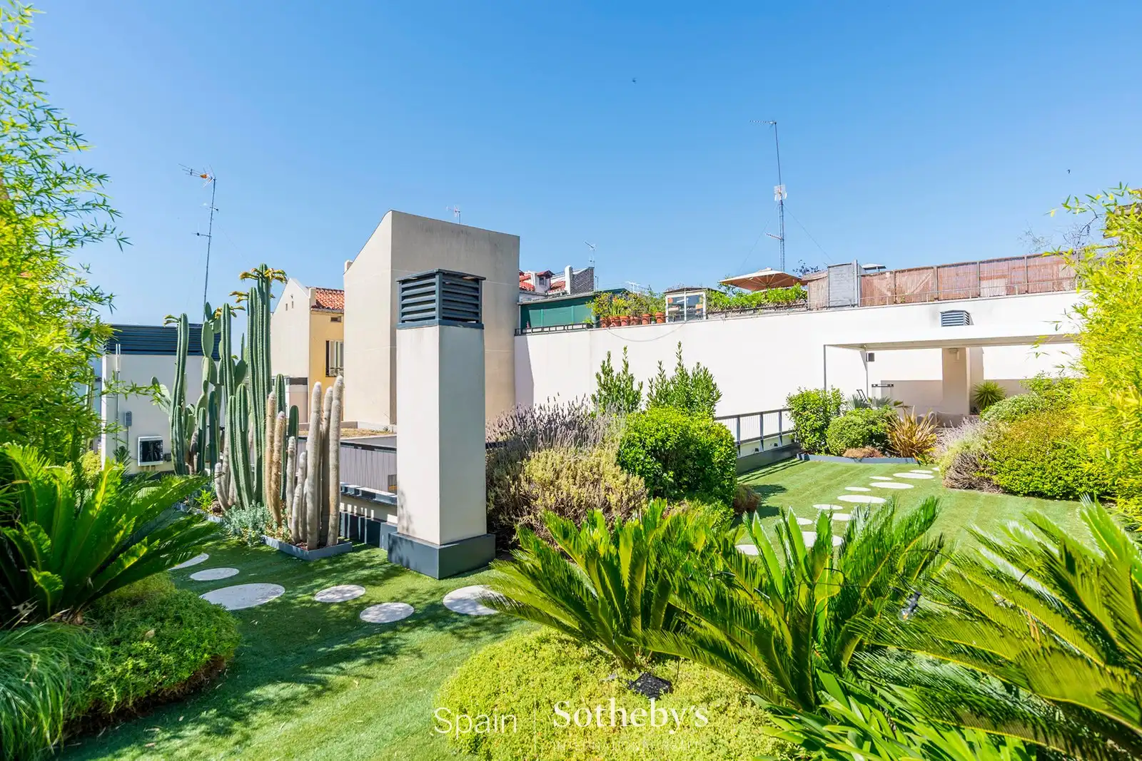 Jardín de Ático en venta en Madrid con Aire acondicionado, Calefacción y Jardín privado