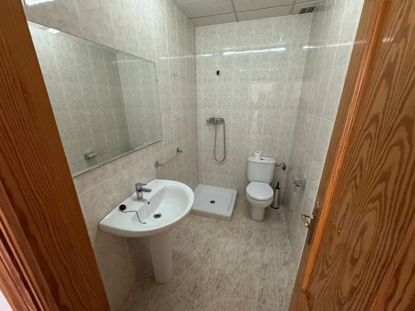 Badezimmer von Fabrikhallen zur Miete in Elda