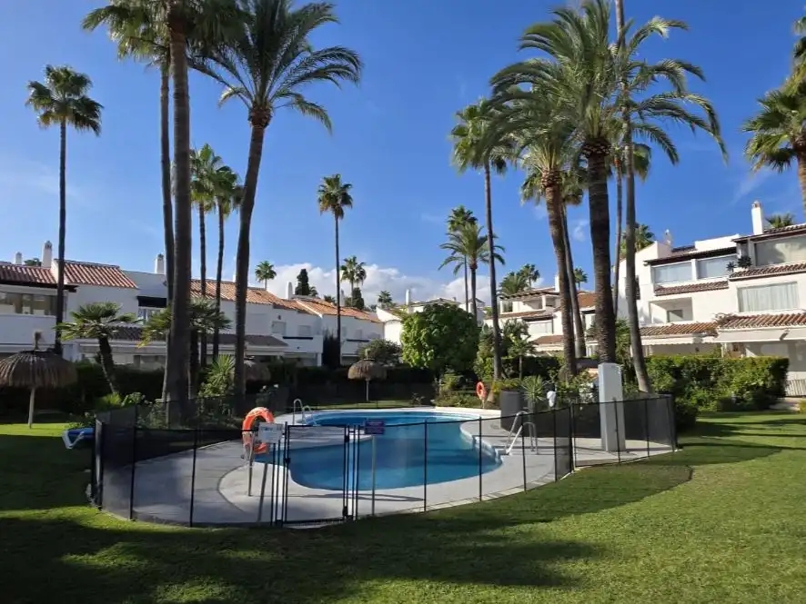 Vista exterior de Casa o xalet de lloguer en Rïo Real - Los Monteros