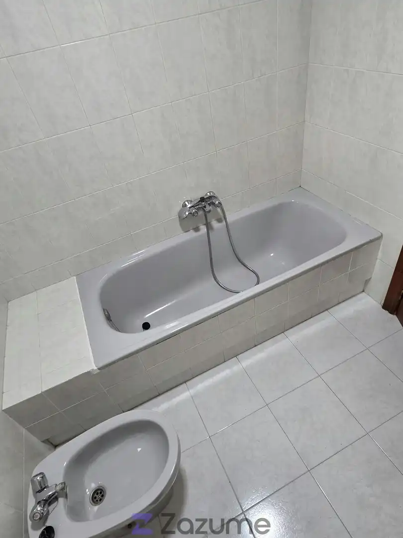 Baño de Piso de alquiler en Jaén con Jardín privado, Piscina y Amueblado
