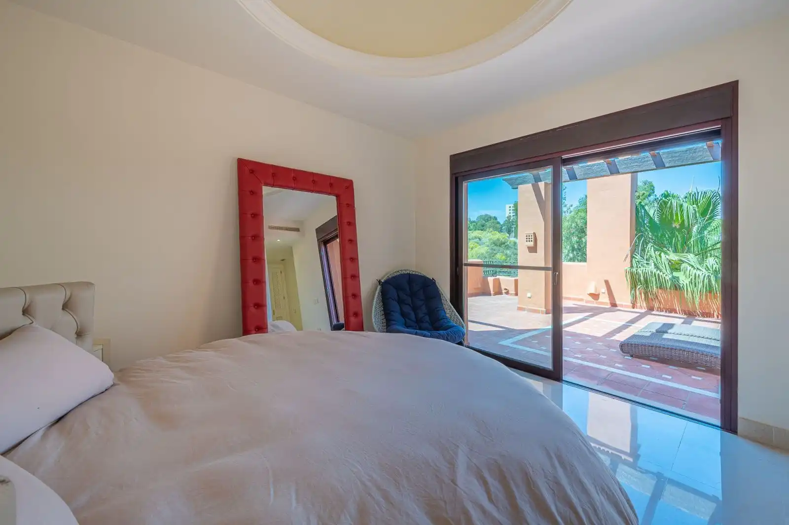 Habitación de Ático en venta en Marbella con Terraza, Trastero y Piscina comunitaria