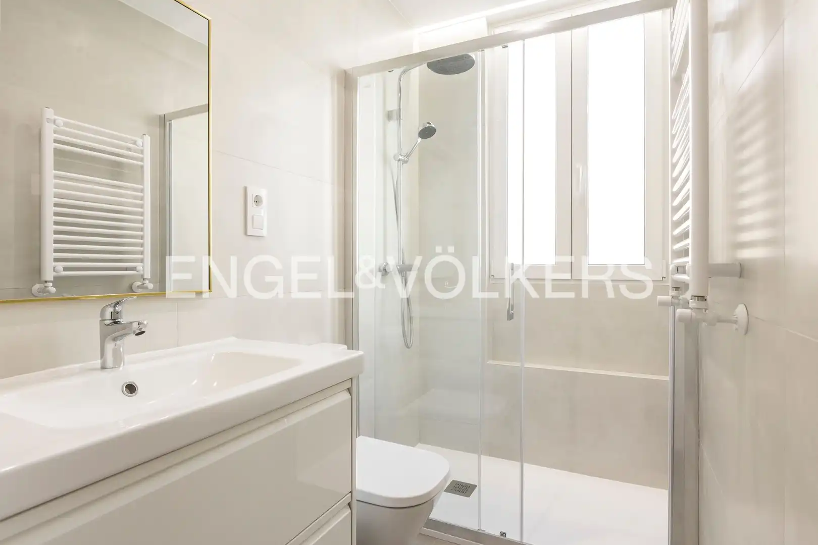 Badezimmer von Wohnung zur Miete in Madrid mit Klimaanlage und Heizung