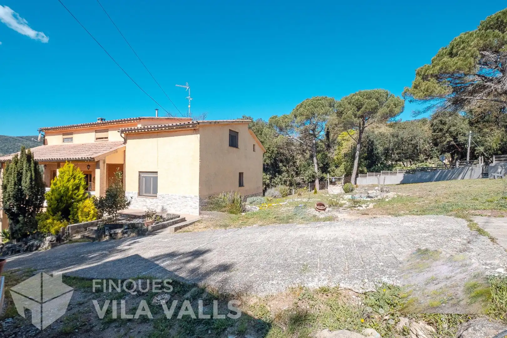 Vista exterior de Casa o xalet en venda en Sant Quirze Safaja amb Jardí privat, Parquet i Terrassa