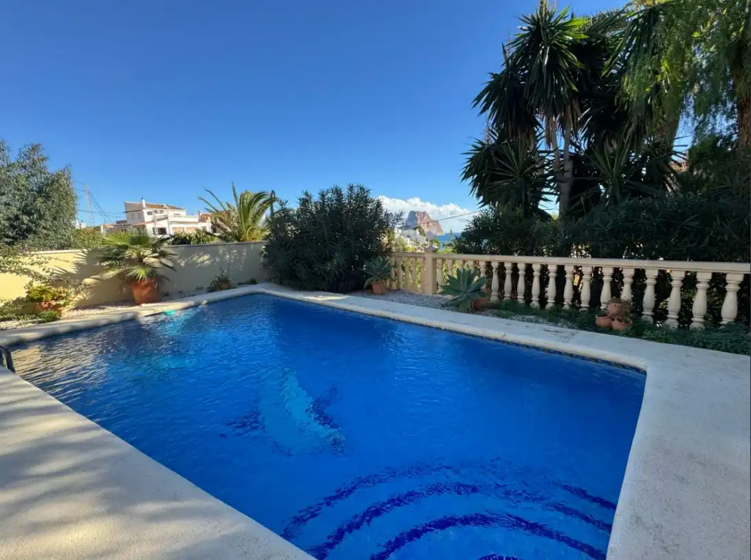 Schwimmbecken von Haus oder Chalet zum Verkauf in Calpe / Calp mit Klimaanlage, Heizung und Privatgarten