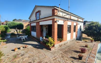 Exterior view of House or chalet for sale in Palau-solità i Plegamans  with Air Conditioner, Swimming Pool and Balcony