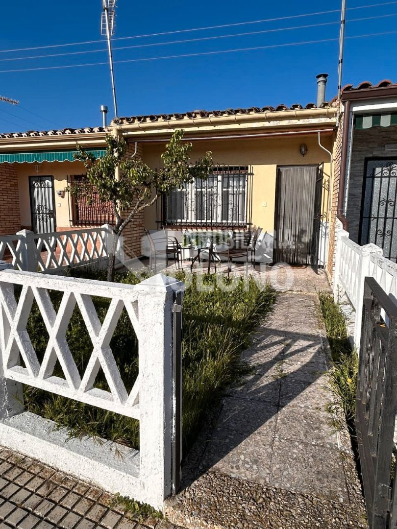 Casa adosada en venta en Calle San Millán de la Cogolla, 15, Haro