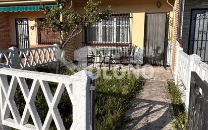 Vista exterior de Casa adosada en venda en Haro amb Calefacció, Terrassa i Traster