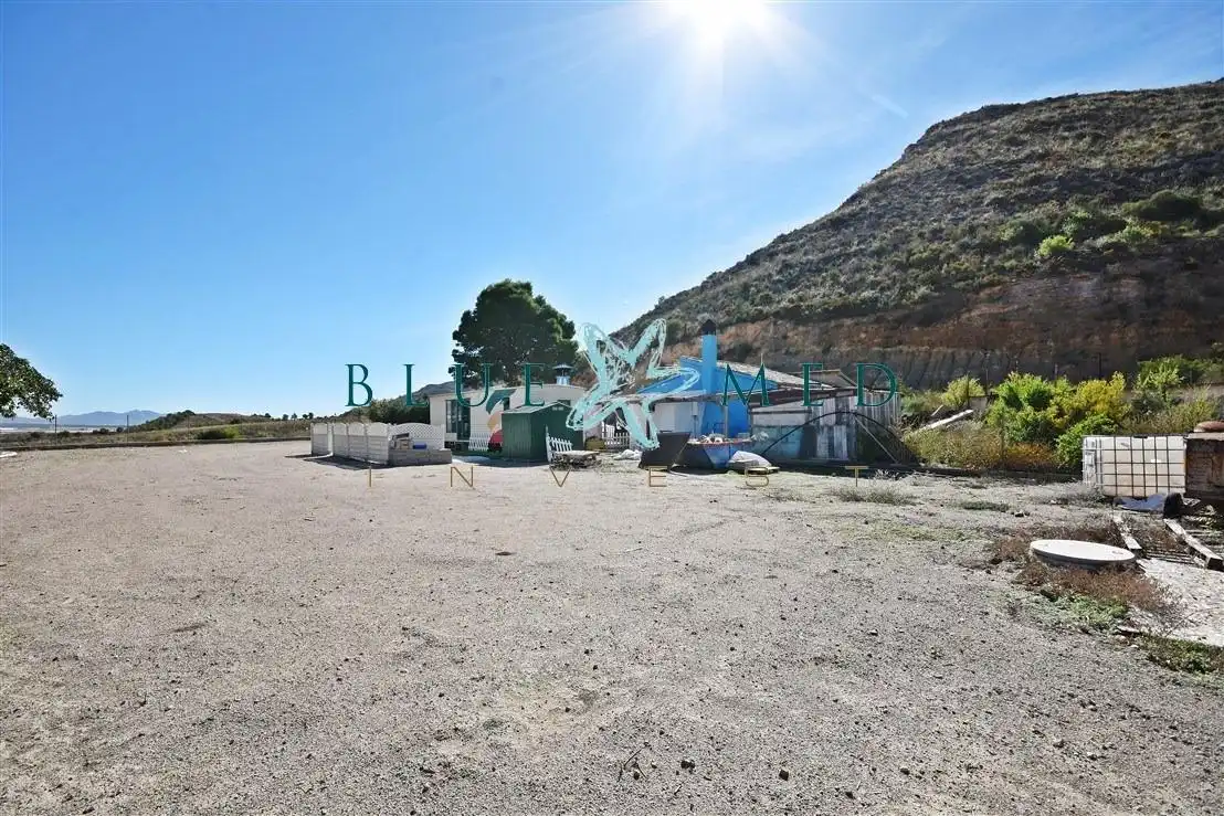 Vista exterior de Casa o xalet en venda en Mazarrón amb Jardí privat, Piscina i Moblat