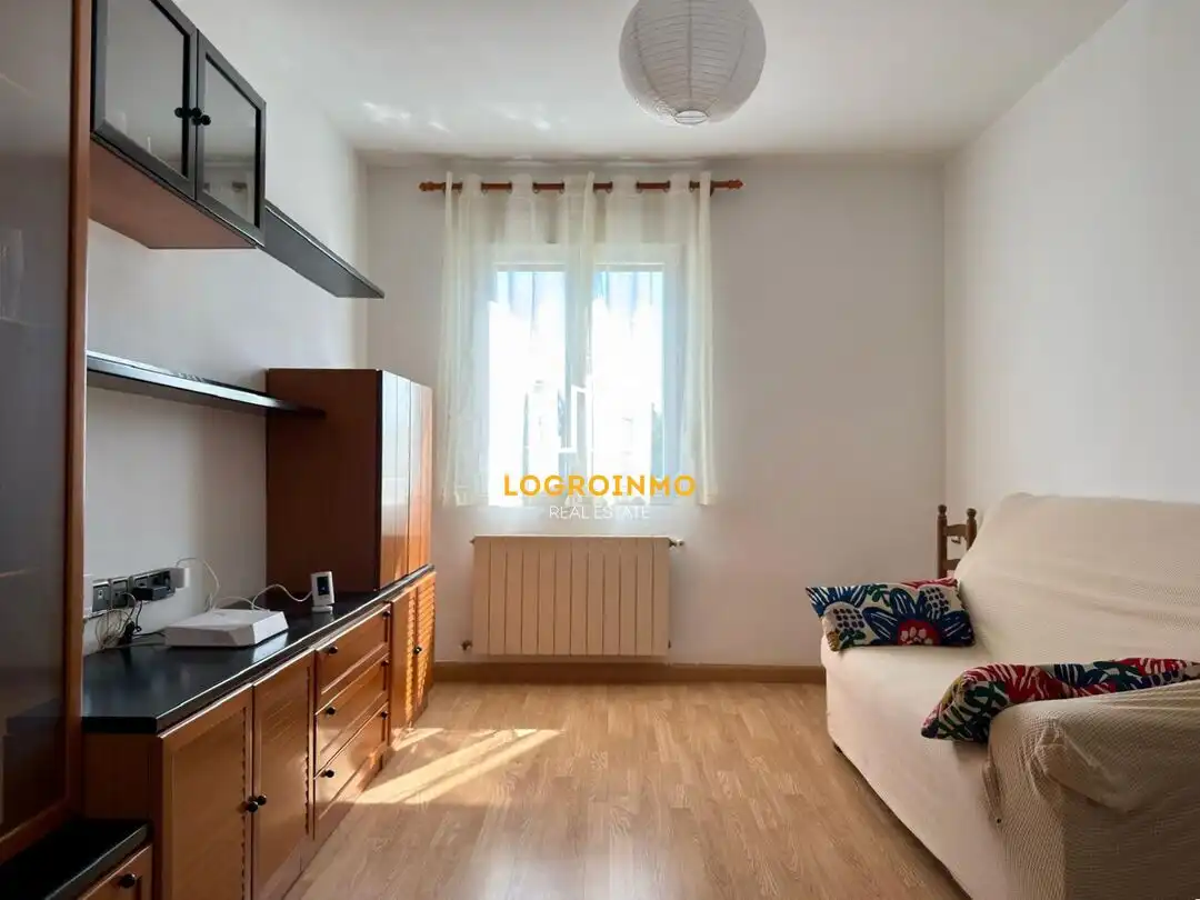 Bedroom of Flat for rent in  Logroño  with Heating and Storage room