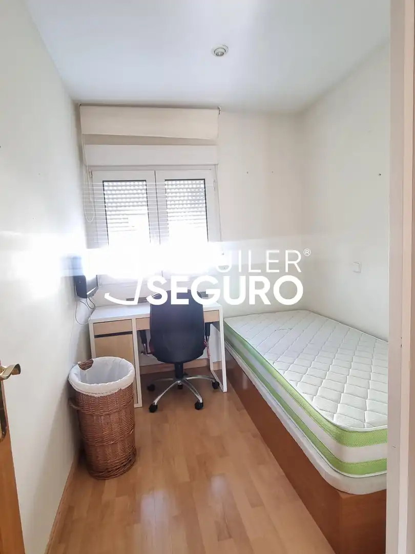 Schlafzimmer von Wohnung zur Miete in Madrid mit Klimaanlage, Heizung und Möbliert