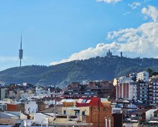 Exterior view of Attic for sale in  Barcelona Capital  with Air Conditioner and Terrace