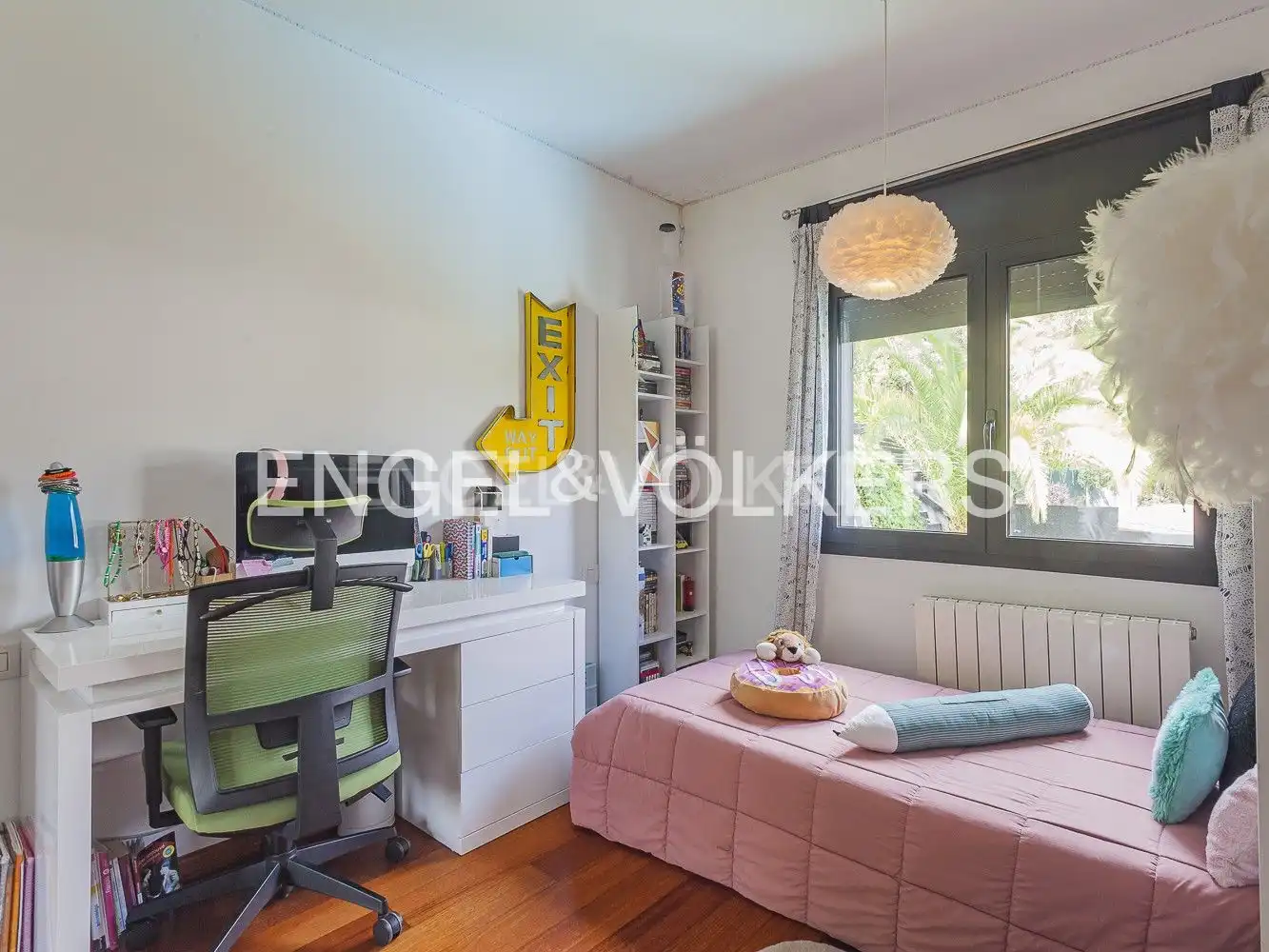 Dormitori de Casa o xalet en venda en Sant Cugat del Vallès amb Calefacció, Jardí privat i Parquet