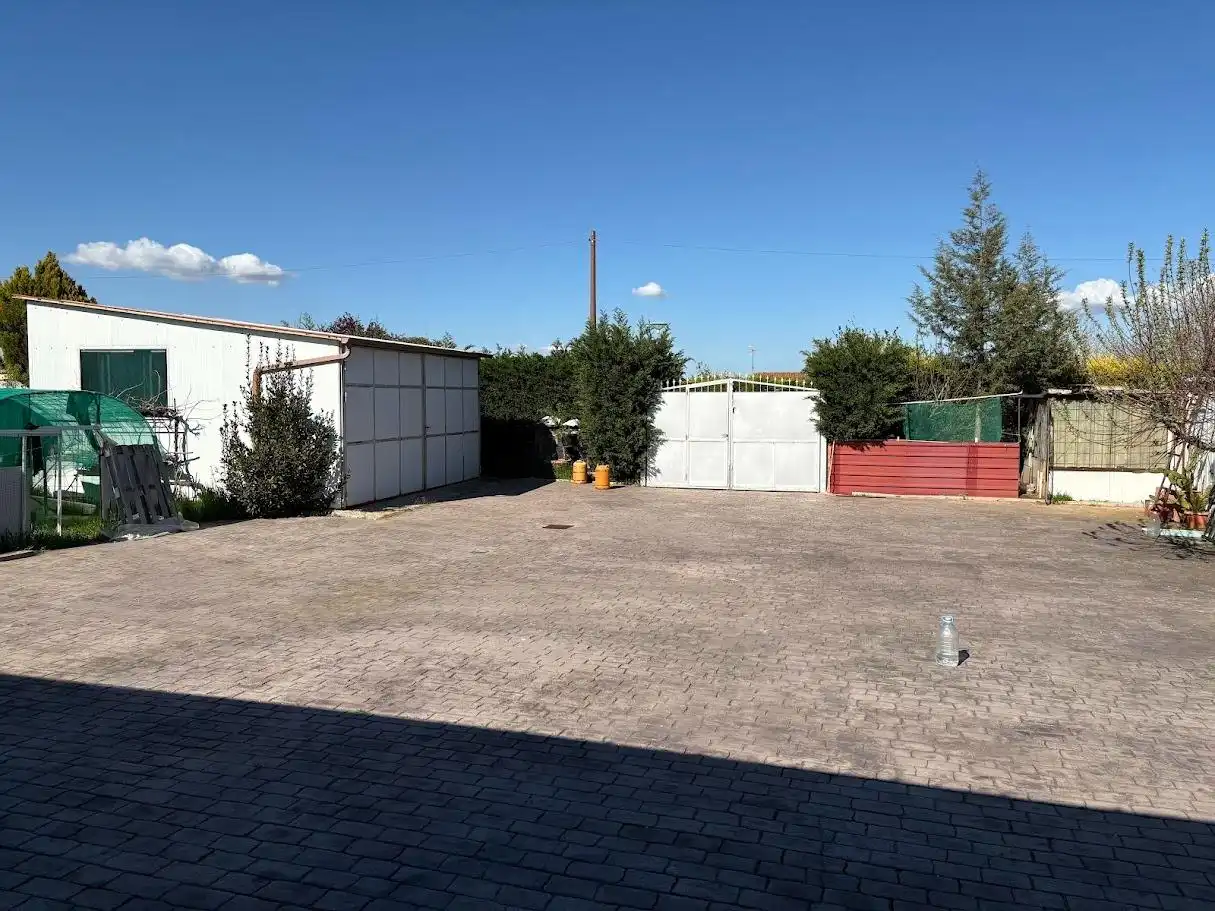 Parking de Finca rústica en venta en Cubillas de Santa Marta con Calefacción, Jardín privado y Terraza