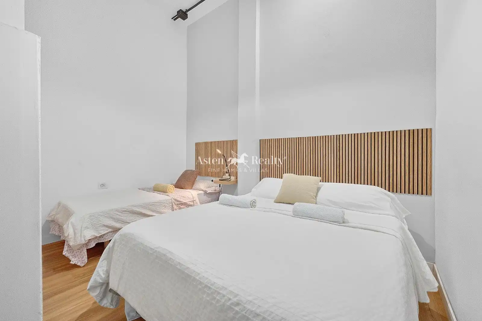 Bedroom of Apartments for sale in Alcalá