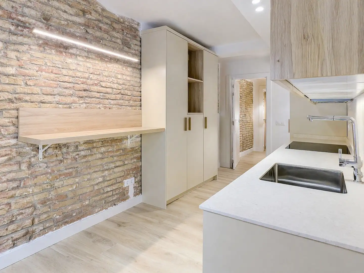 Cuina de Planta baixa en venda en Barcelona amb Aire condicionat, Forn i Microones
