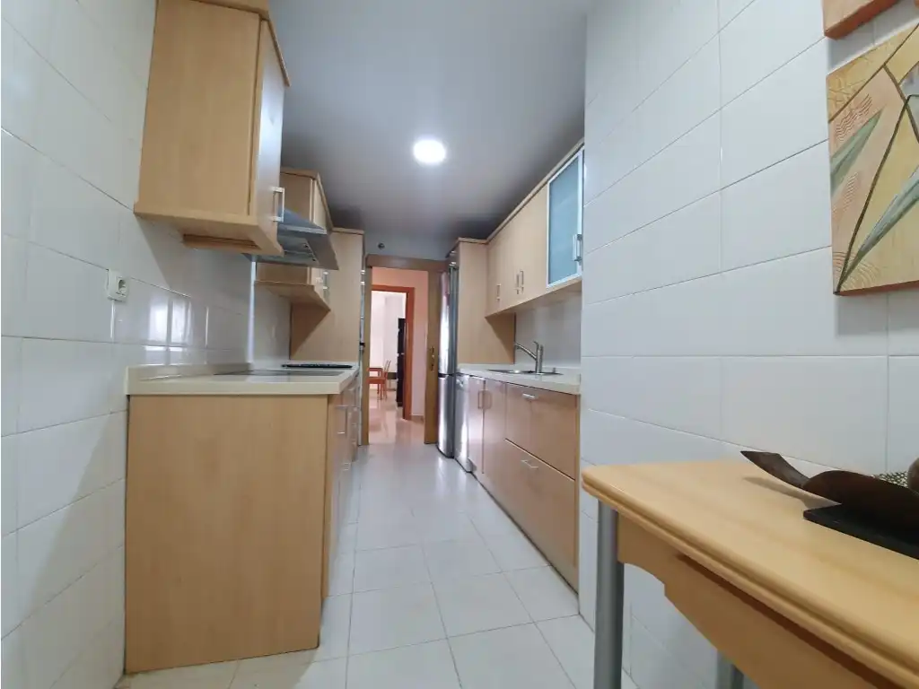 Küche von Wohnung zum Verkauf in La Línea de la Concepción mit Möbliert, Ofen und Mikrowelle