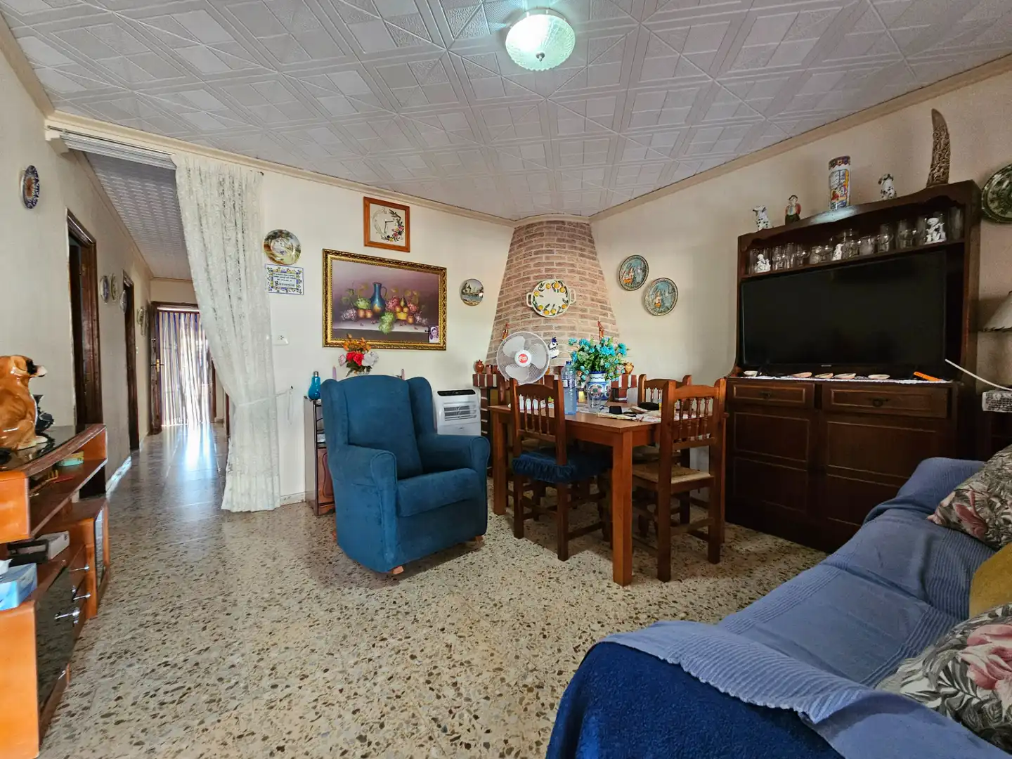 Sala d'estar de Casa o xalet en venda en Oliva amb Jardí privat, Piscina i Moblat