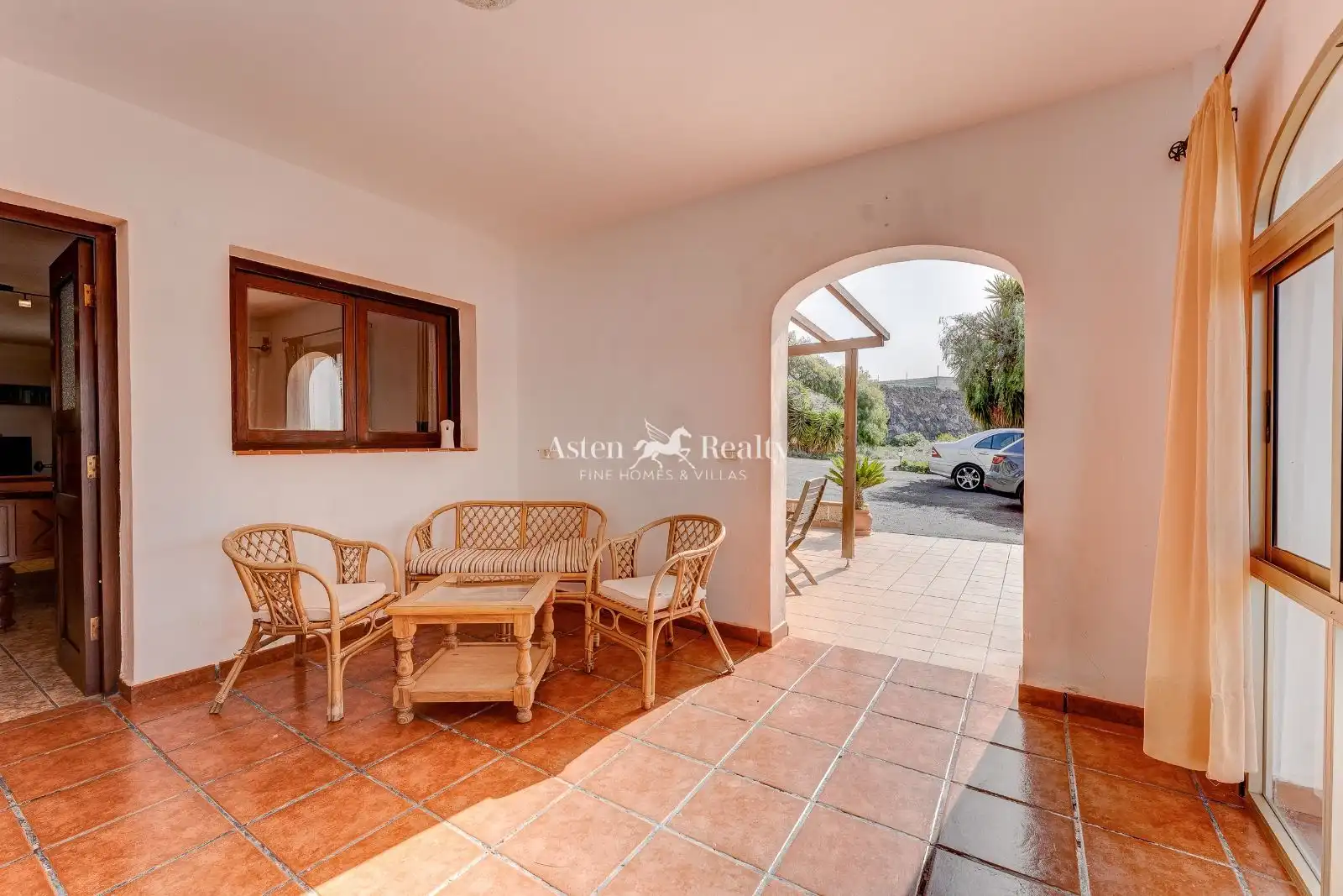 Vista exterior de Casa o xalet en venda en Adeje amb Aire condicionat, Traster i Piscina
