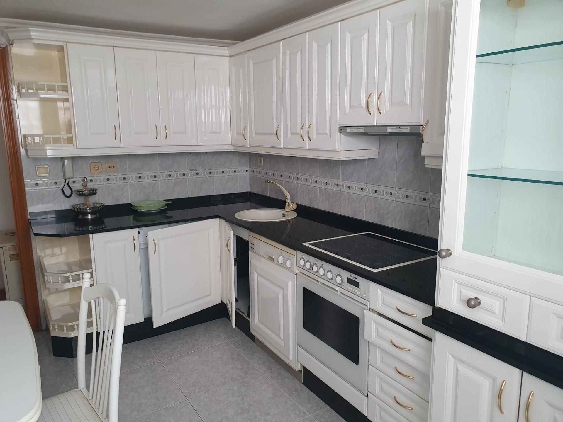 Kitchen of Flat to rent in Ponferrada  with Heating