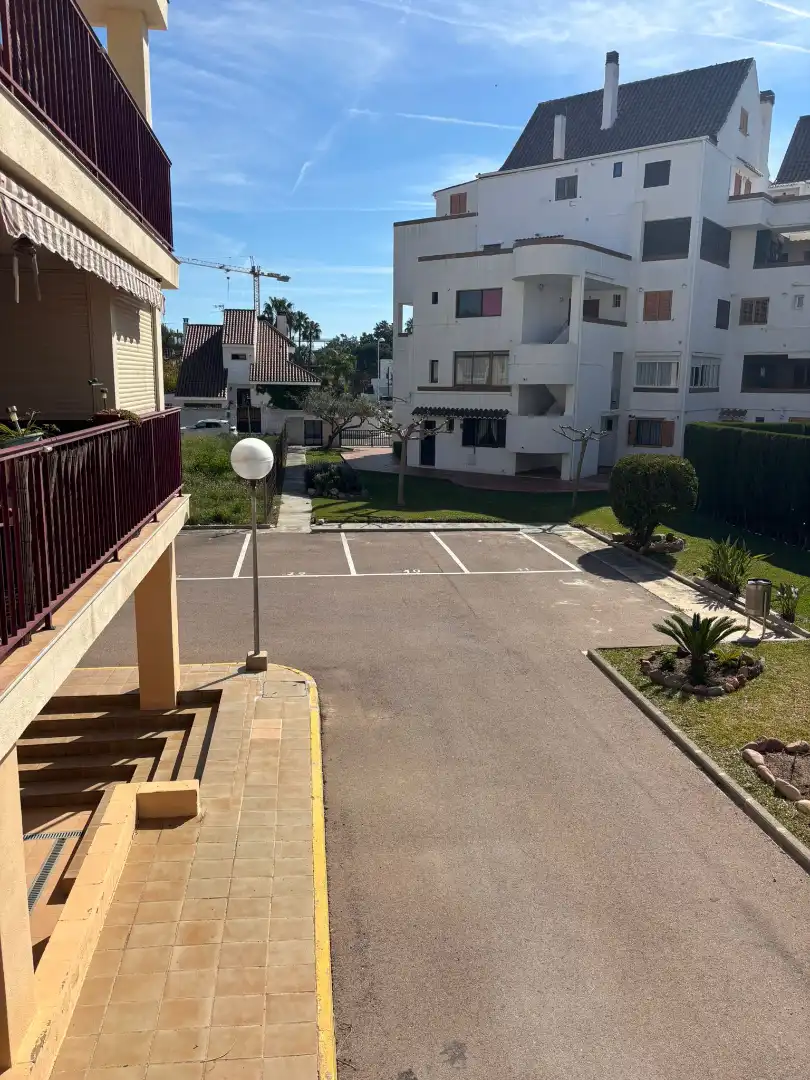 Aparcament de Pis en venda en Sagunto / Sagunt amb Aire condicionat, Jardí privat i Terrassa
