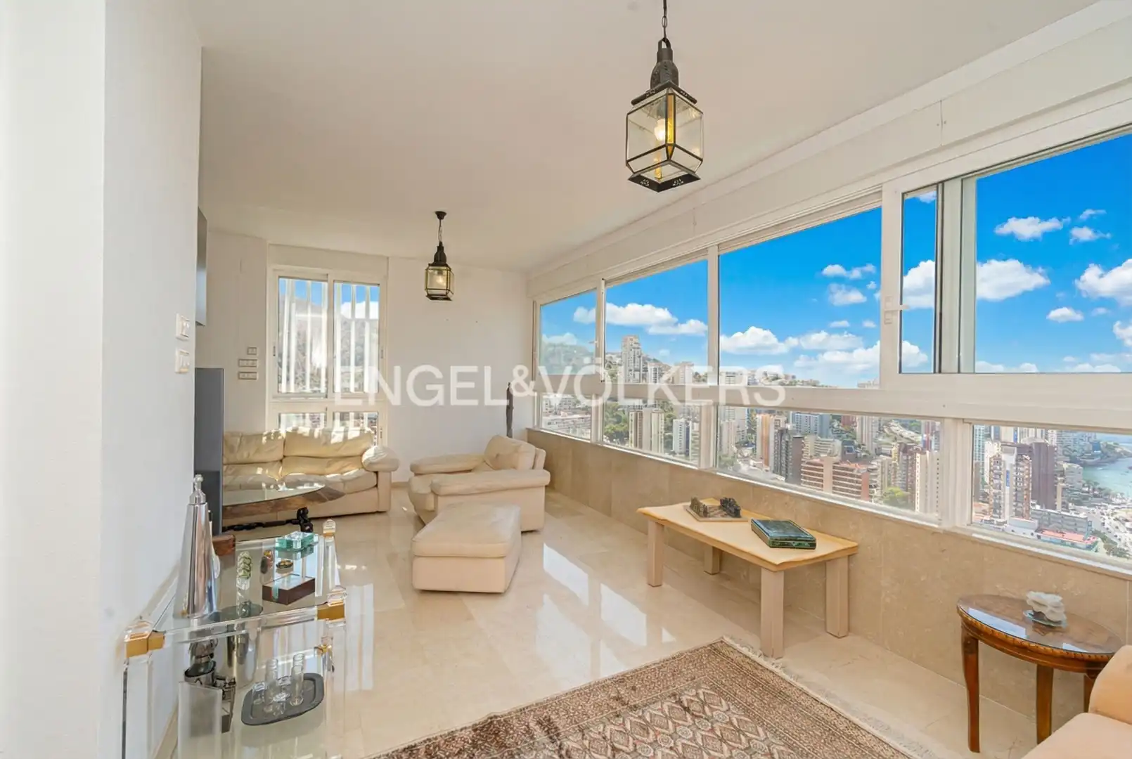 Sala d'estar de Àtic en venda en Benidorm amb Aire condicionat, Jardí privat i Piscina comunitària