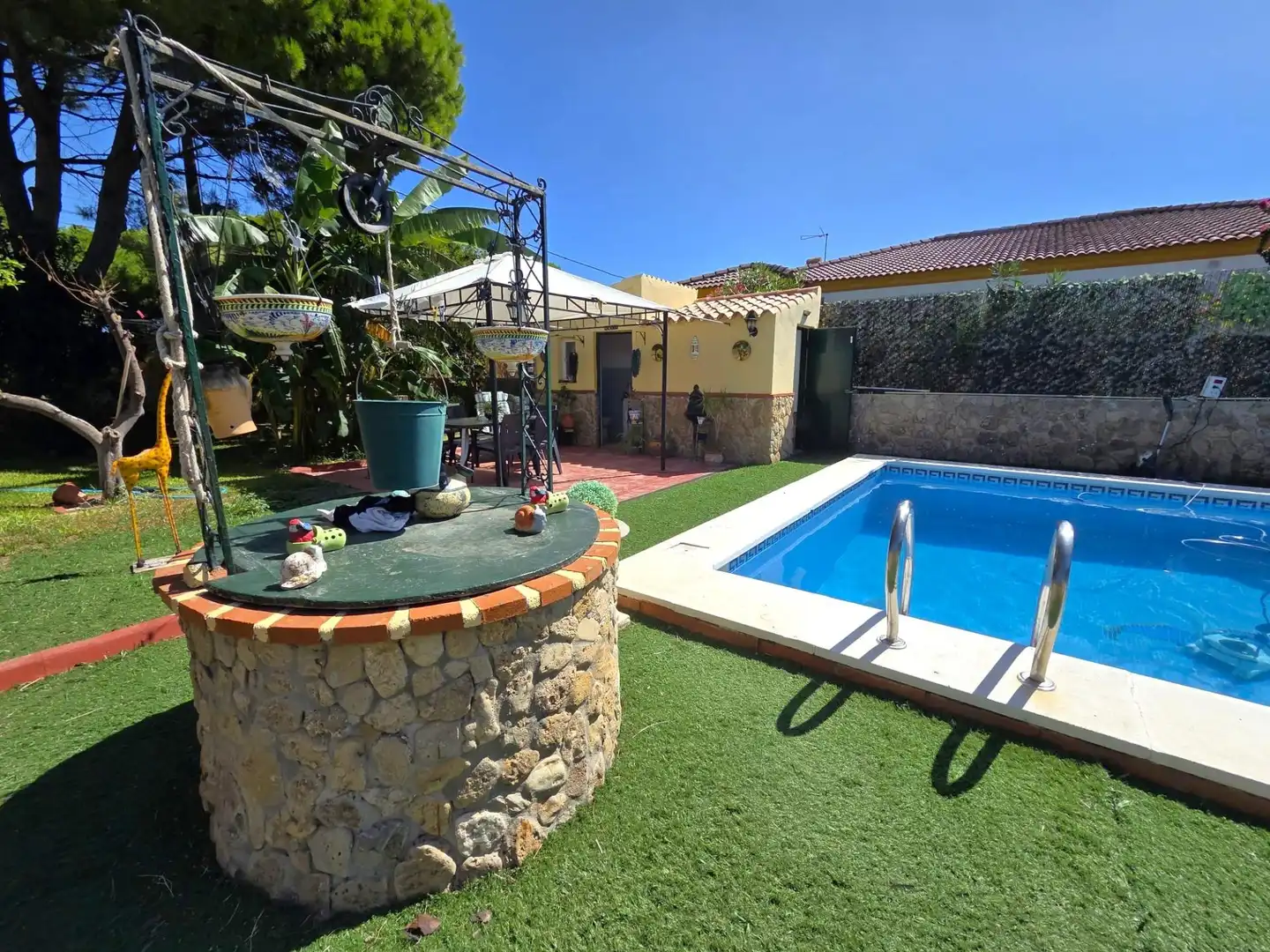 Schwimmbecken von Haus oder Chalet zum Verkauf in Chiclana de la Frontera mit Privatgarten, Abstellraum und Schwimmbad