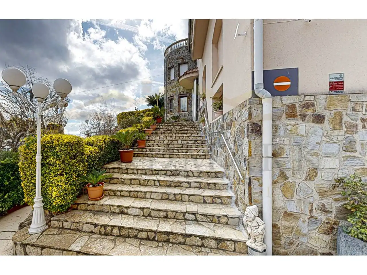 Vista exterior de Casa o xalet en venda en Corbera de Llobregat amb Aire condicionat, Calefacció i Jardí privat
