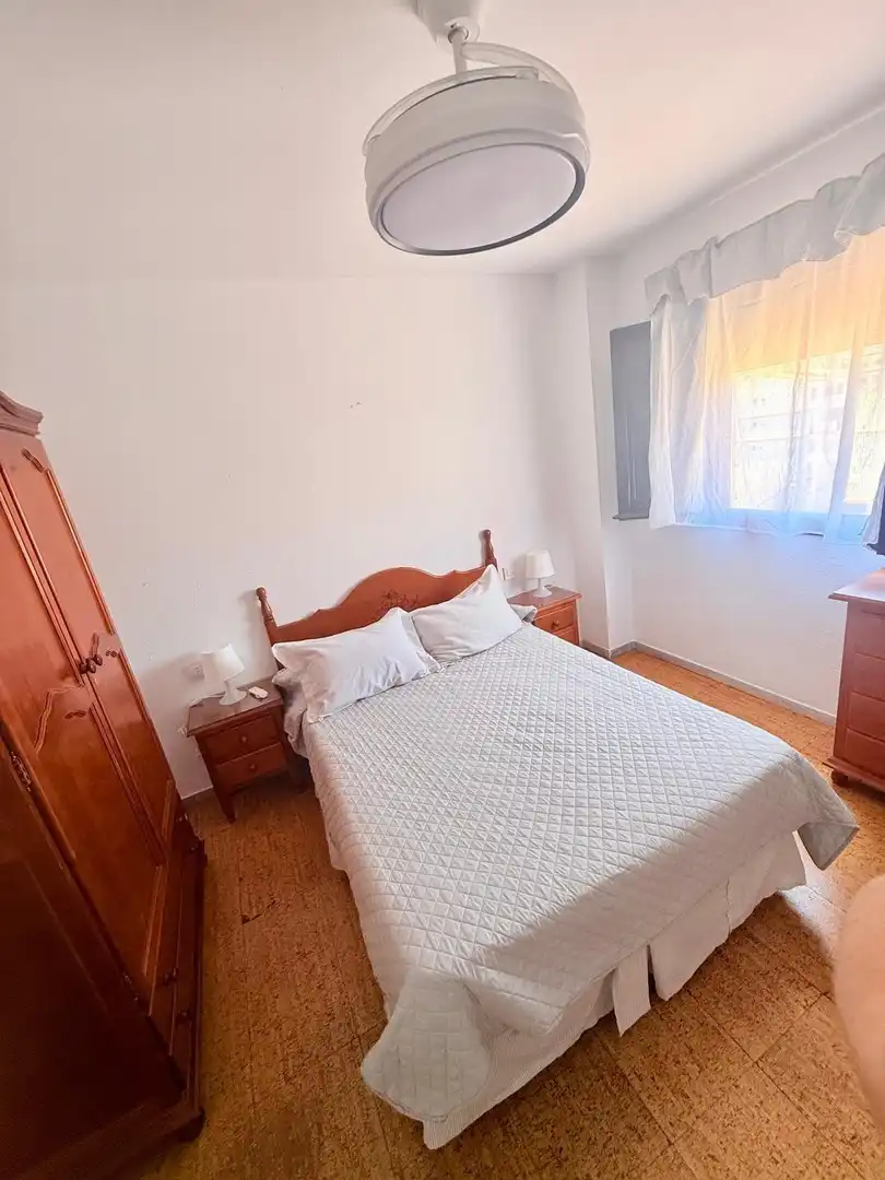 Dormitori de Apartament de lloguer en Vélez-Málaga amb Piscina comunitària