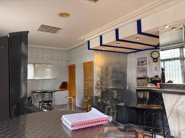 Local comercial en Venta en Avenida de Alfonso VI, 18 en Chinchibarra