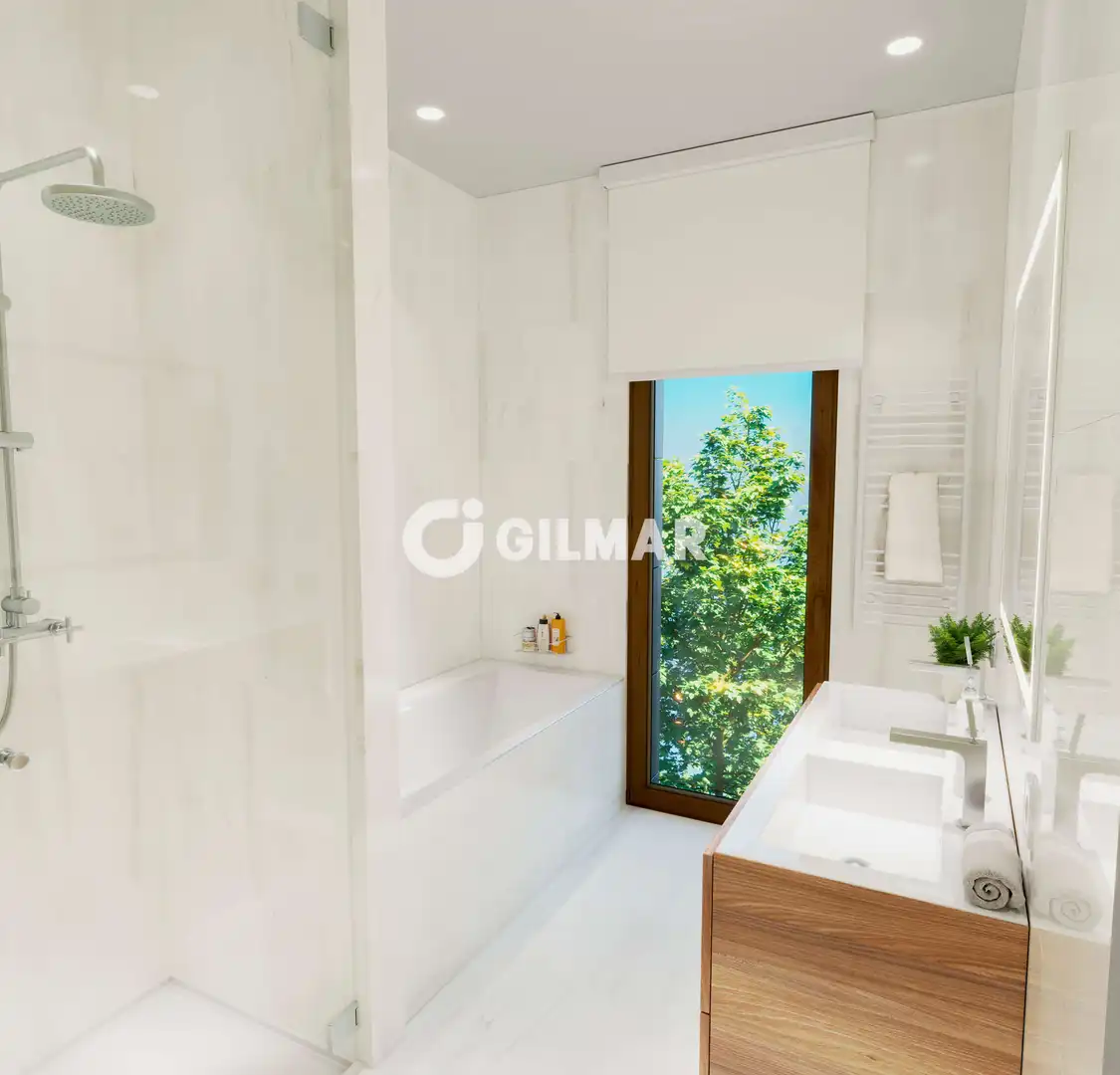 Baño de Casa adosada en venta en Madrid con Calefacción, Jardín privado y Piscina