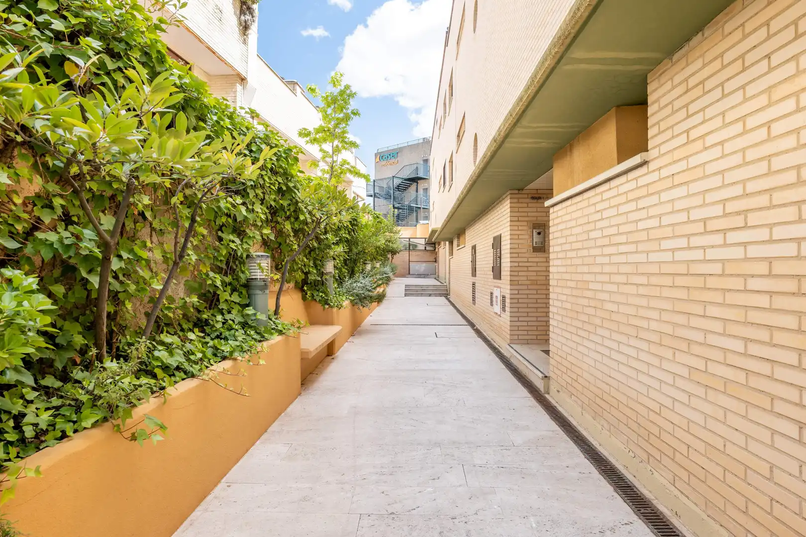 Exterior view of Duplexes for sale in Zaragoza  with Air Conditioner, Heating and Private garden