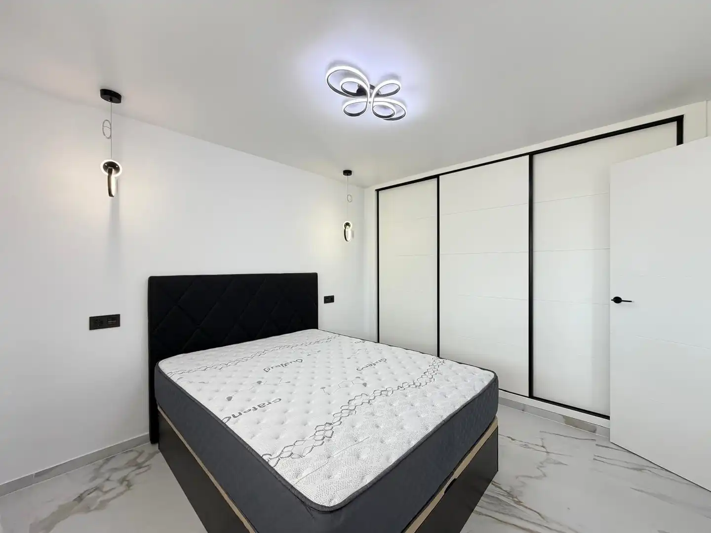 Dormitori de Apartament en venda en Orihuela amb Calefacció, Jardí privat i Moblat