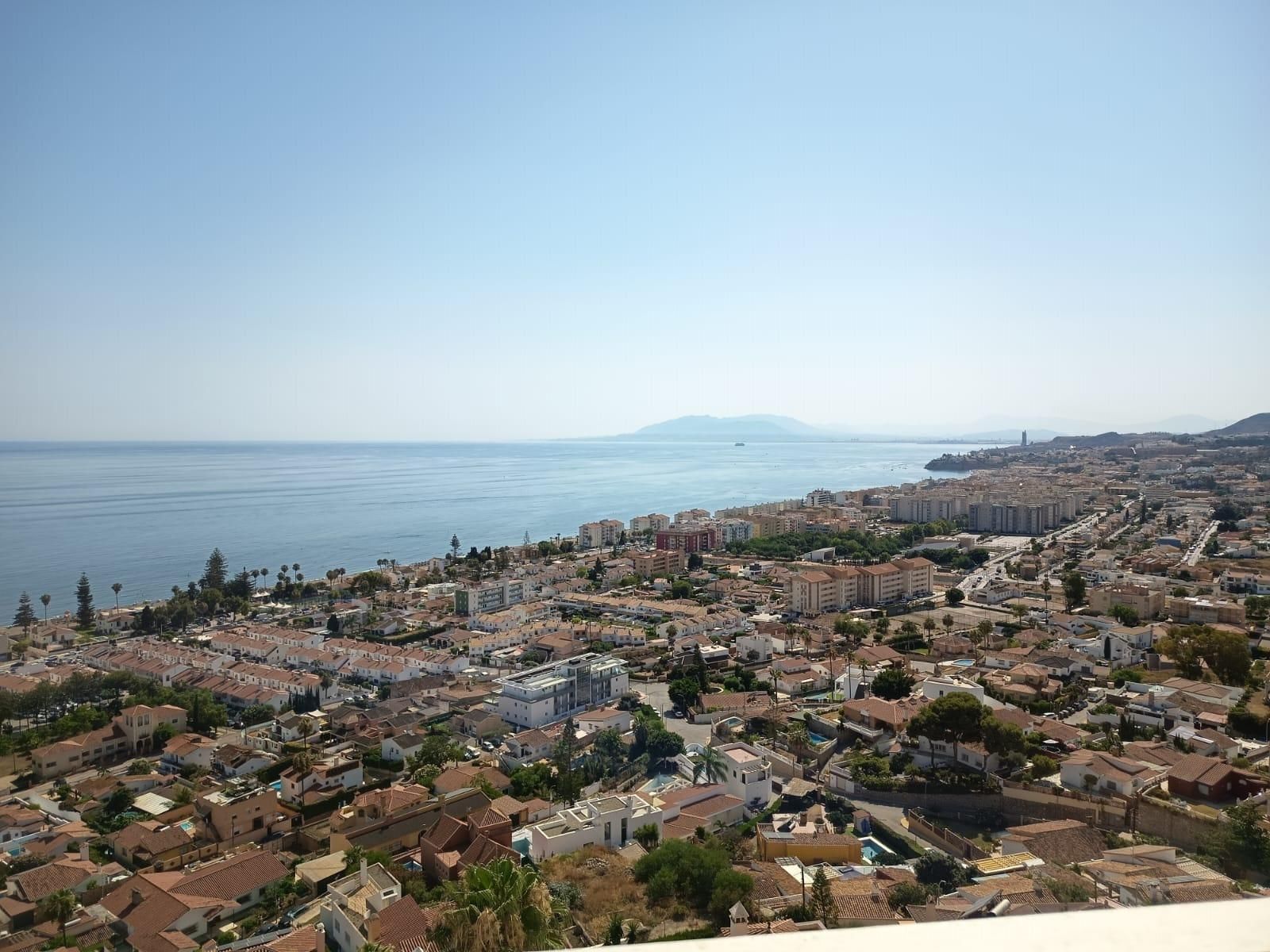 Vista exterior de Pis en venda en Rincón de la Victoria amb Terrassa, Balcó i Piscina comunitària