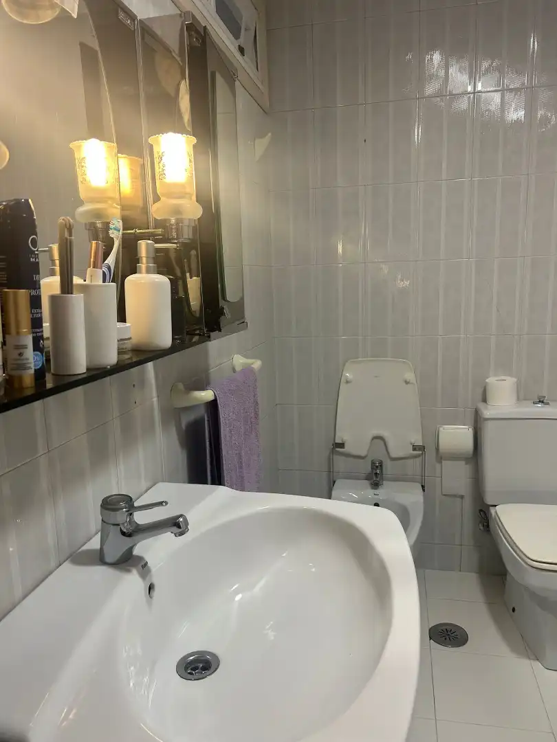 Bathroom of Flat for rent in Santiago de Compostela   with Furnished