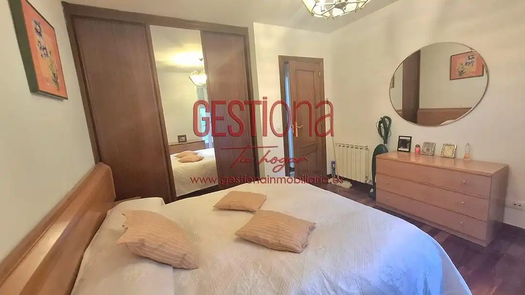 Schlafzimmer von Erdgeschoss zum Verkauf in Castro-Urdiales mit Heizung, Privatgarten und Terrasse