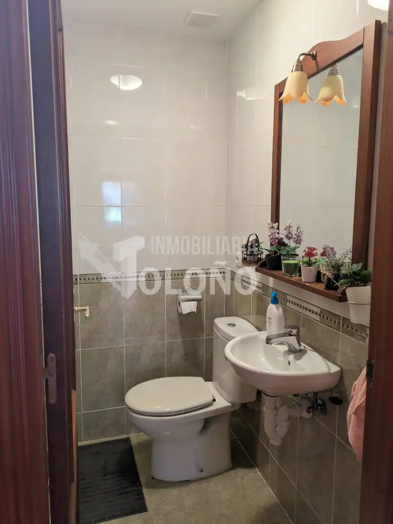 Badezimmer von Haus oder Chalet zur Miete in Anguciana mit Heizung, Privatgarten und Parkett