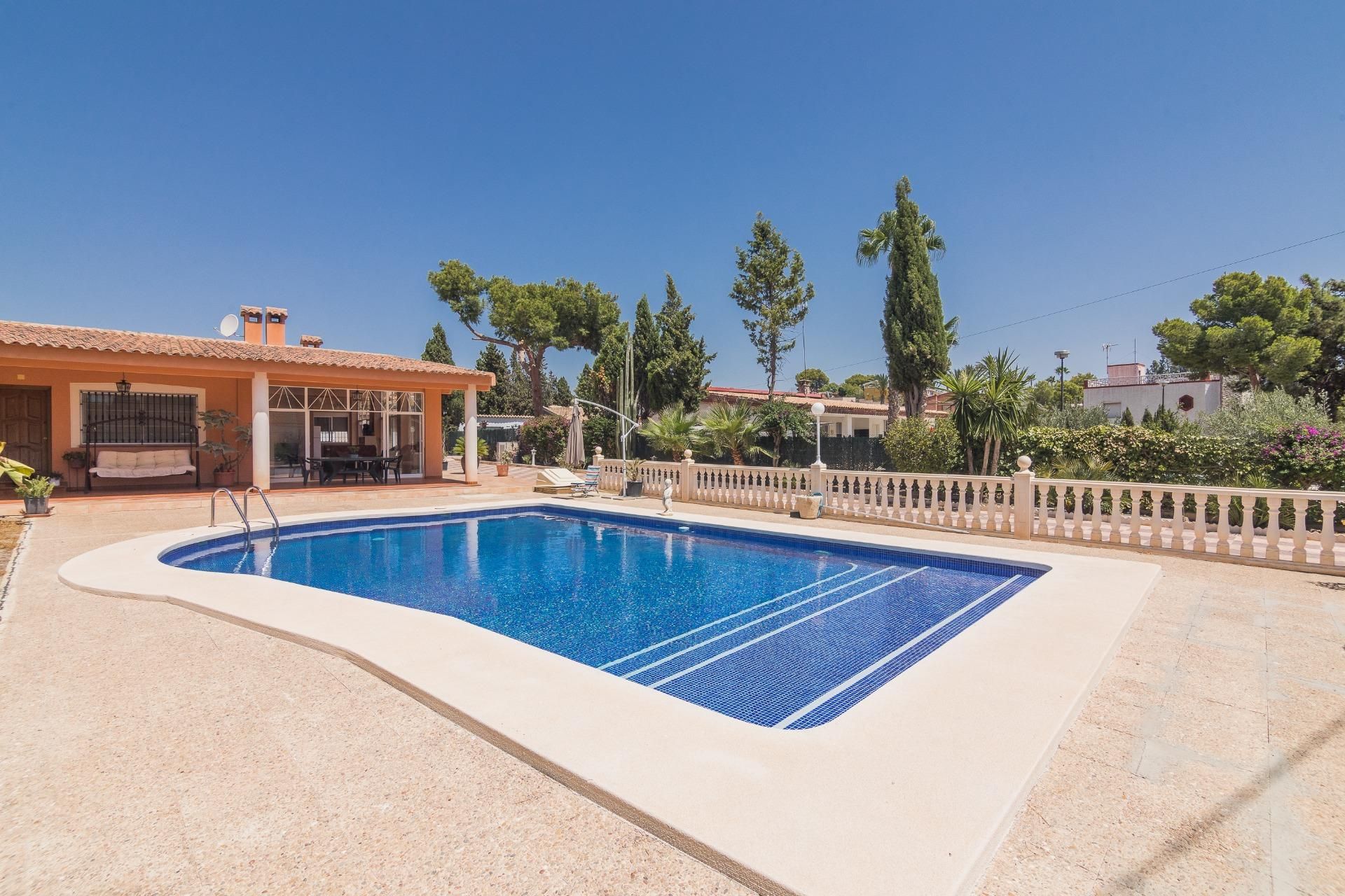 Piscina de Casa o chalet en venta en Elche / Elx con Jardín privado, Trastero y Piscina