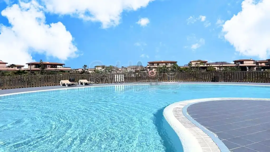 Piscina de Casa o xalet en venda en La Oliva