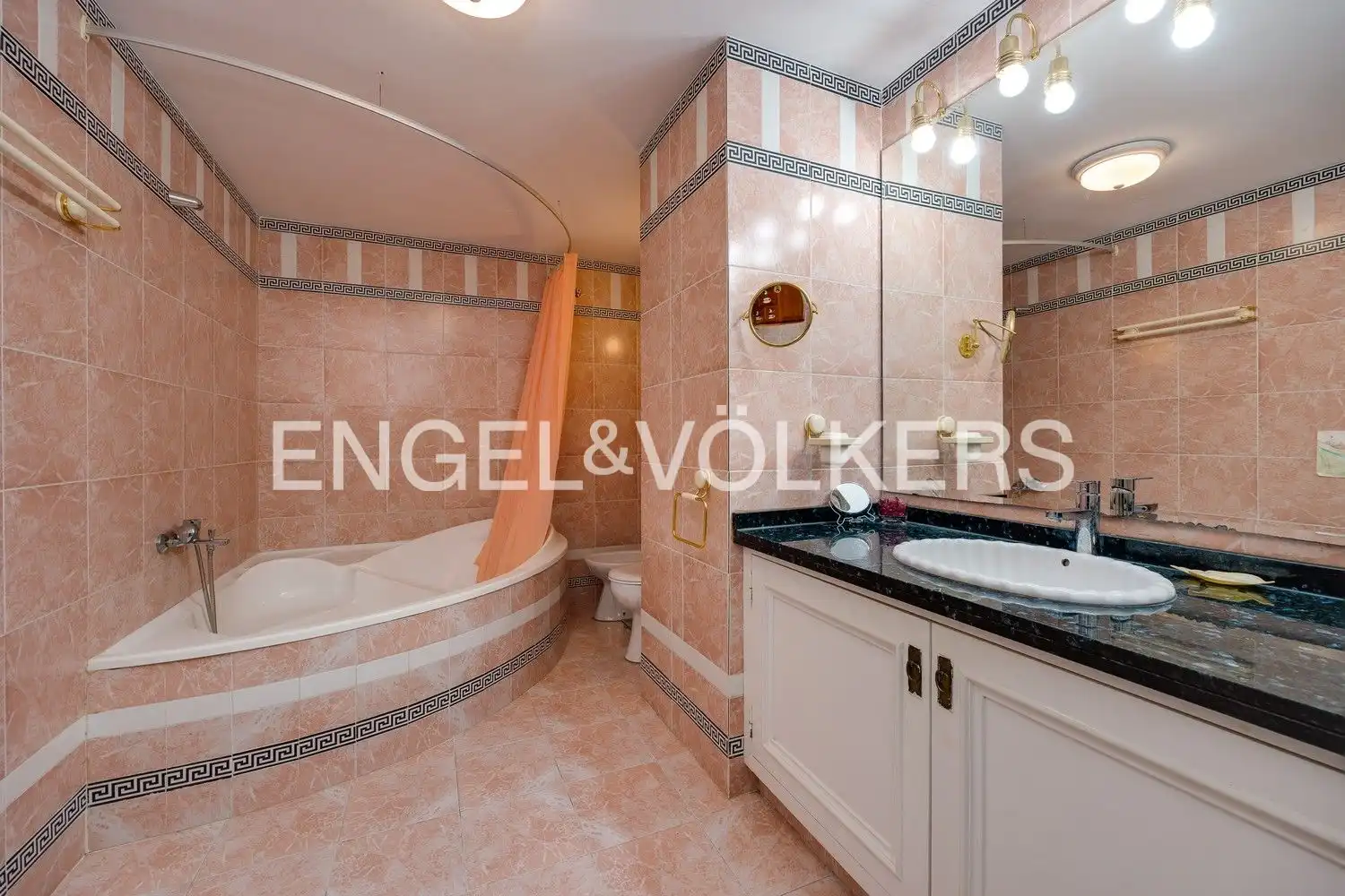 Bathroom of Flat for sale in Torrevieja  with Air Conditioner, Heating and Private garden