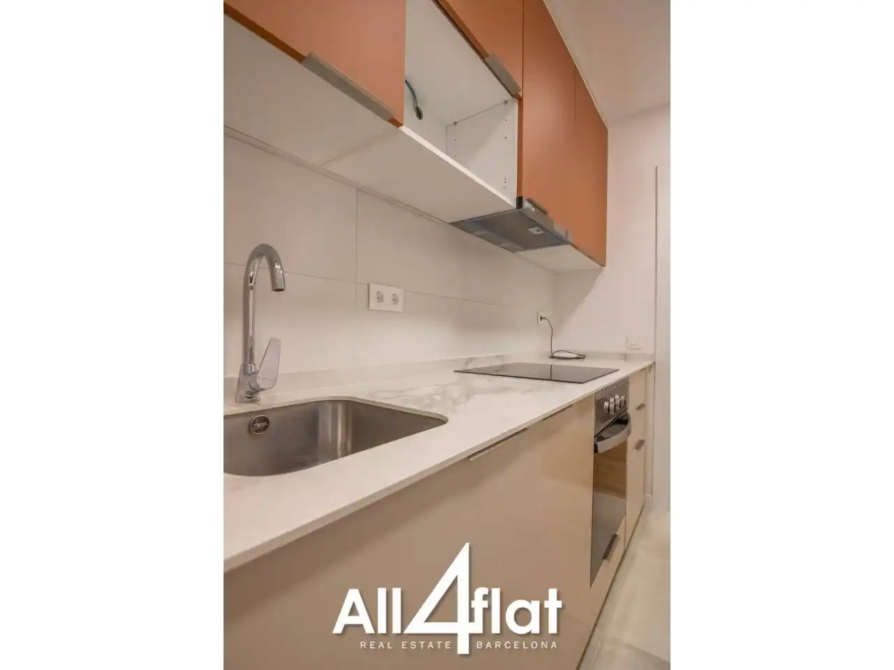 Kitchen of Flat for rent in Barcelona  with Air Conditioner and Alarm