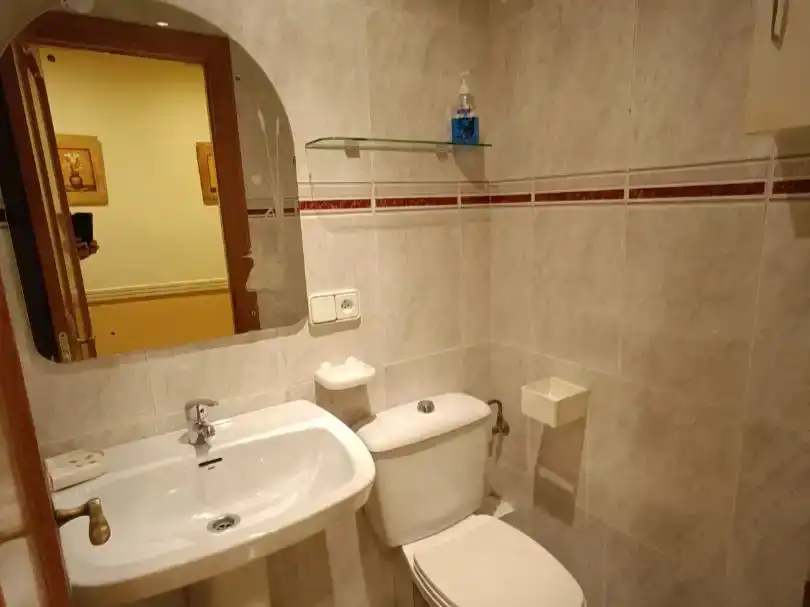 Badezimmer von Wohnung zur Miete in Burgos Capital