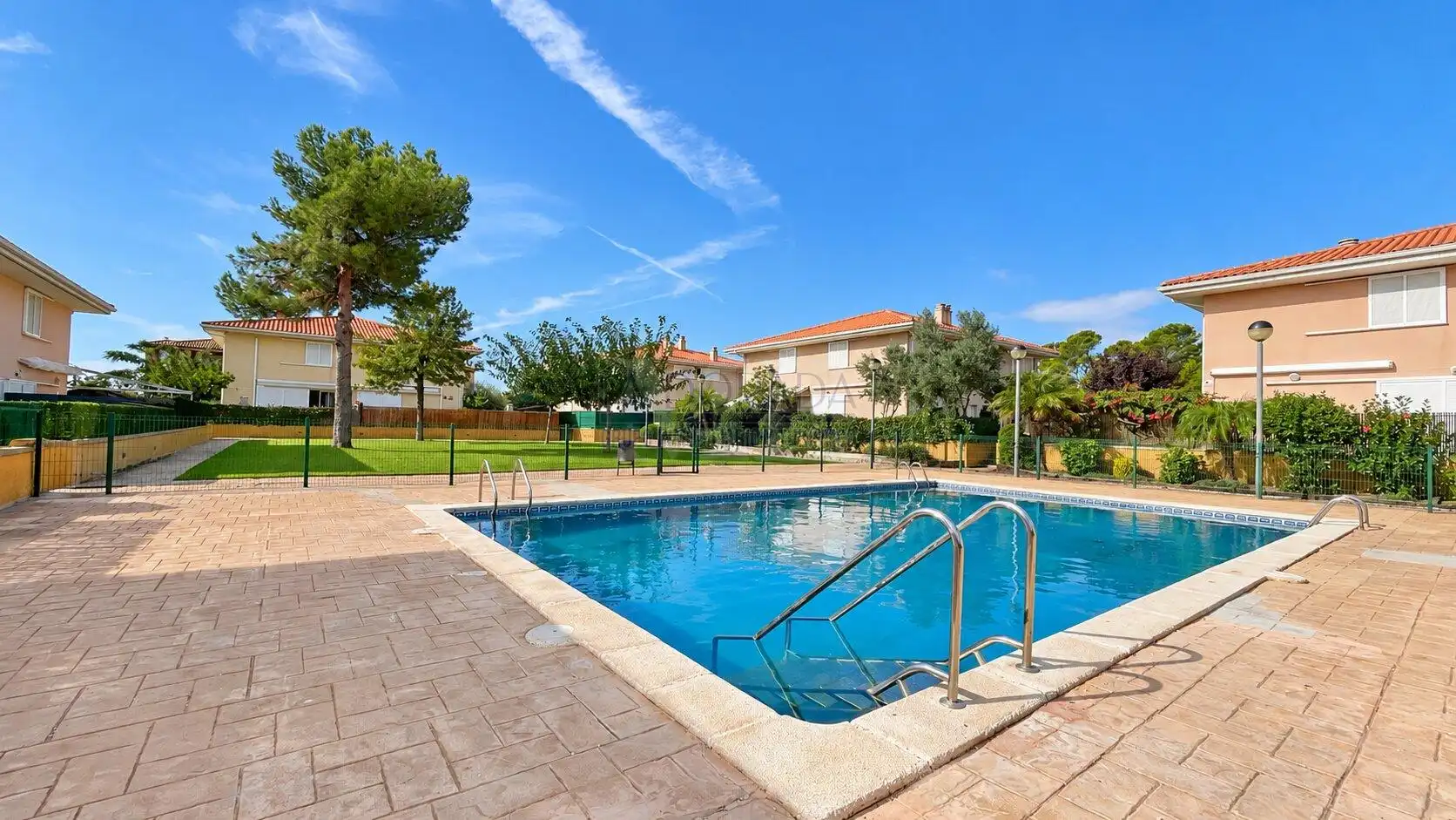 Piscina de Casa adosada en venda en Mont-roig del Camp amb Terrassa, Moblat i Internet