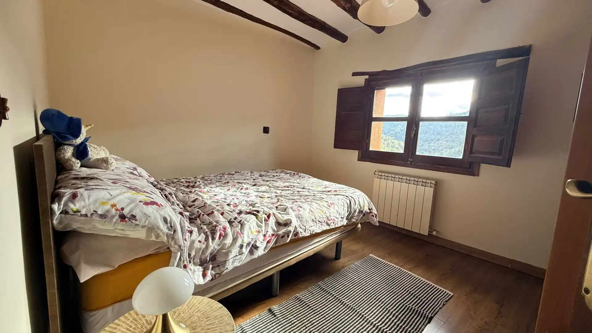 Habitación de Casa adosada en venta en Castellote con Calefacción, Terraza y Trastero