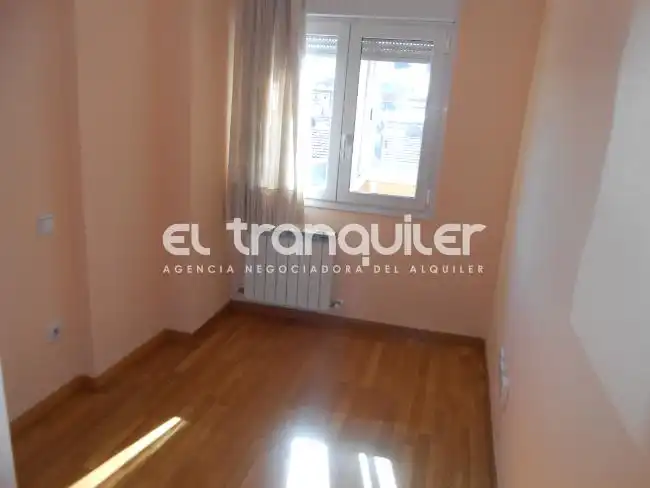 Schlafzimmer von Wohnung zum Verkauf in Madrid mit Klimaanlage, Abstellraum und Möbliert