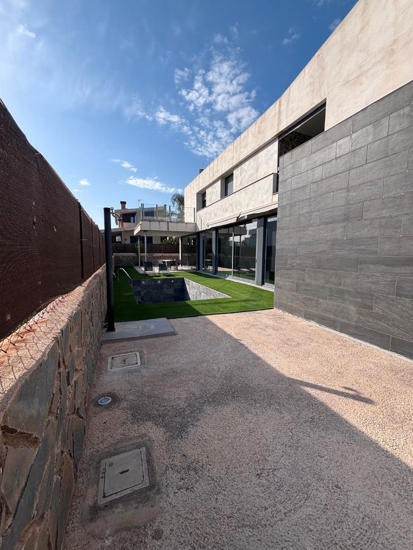 Casa o chalet en venta en Avinguda Unió Europea, 32, Piscinas