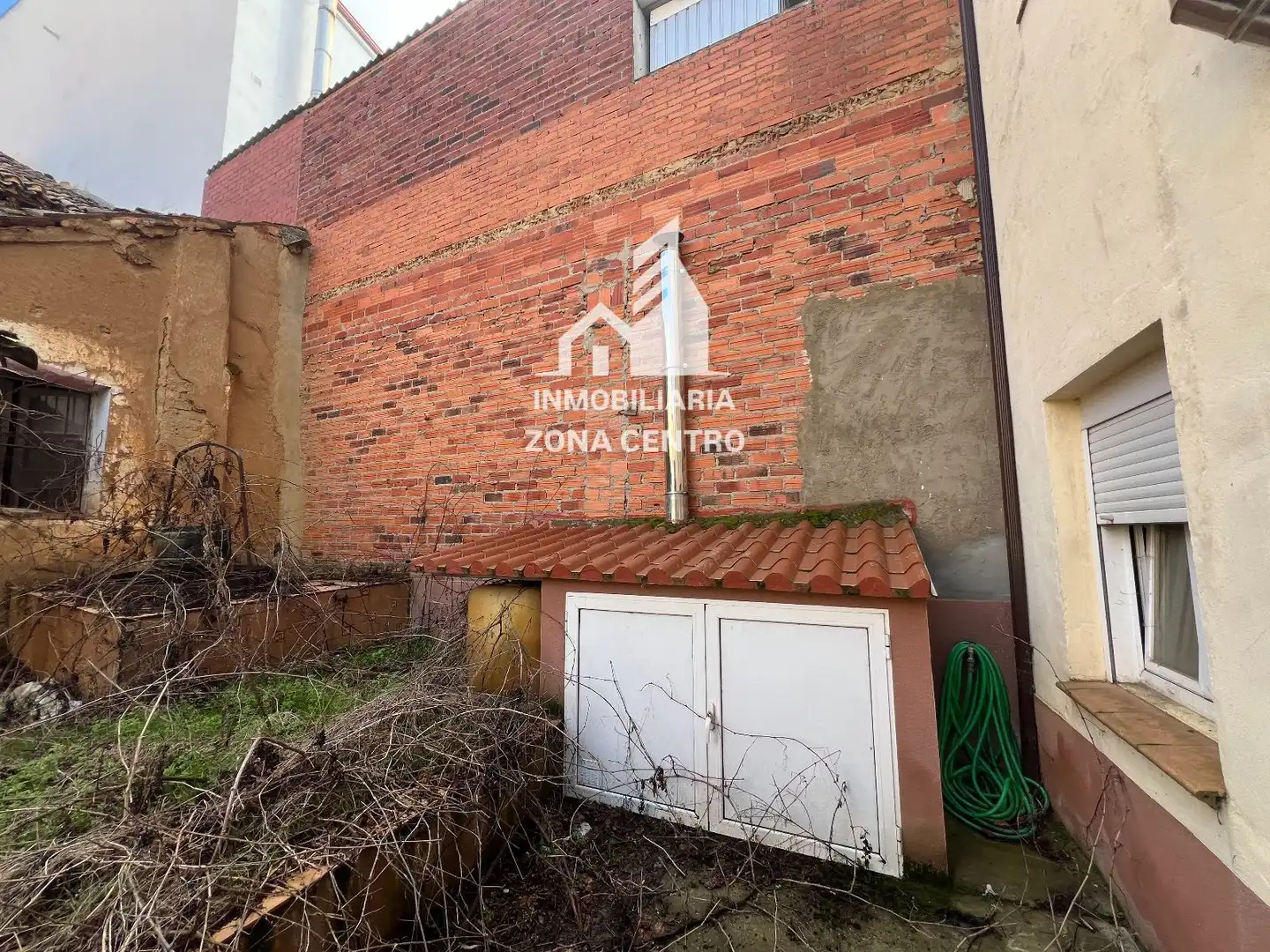 Vista exterior de Casa adosada en venta en Sahagún con Calefacción y Amueblado