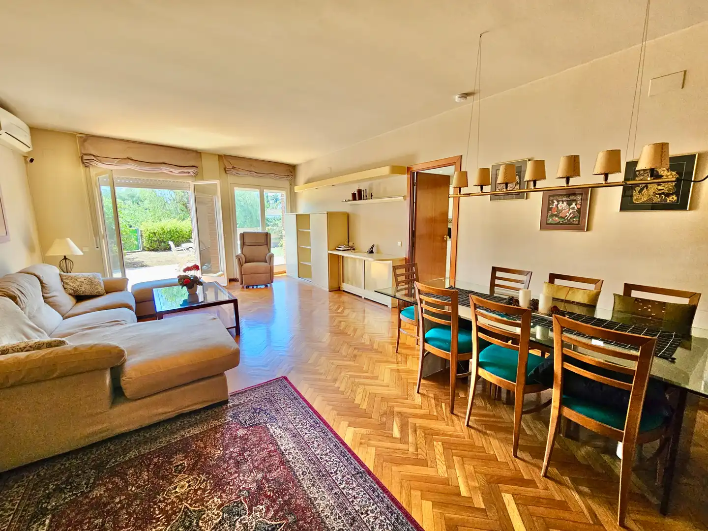 Sala de estar de Dúplex de alquiler en Sant Just Desvern con Aire acondicionado, Calefacción y Jardín privado