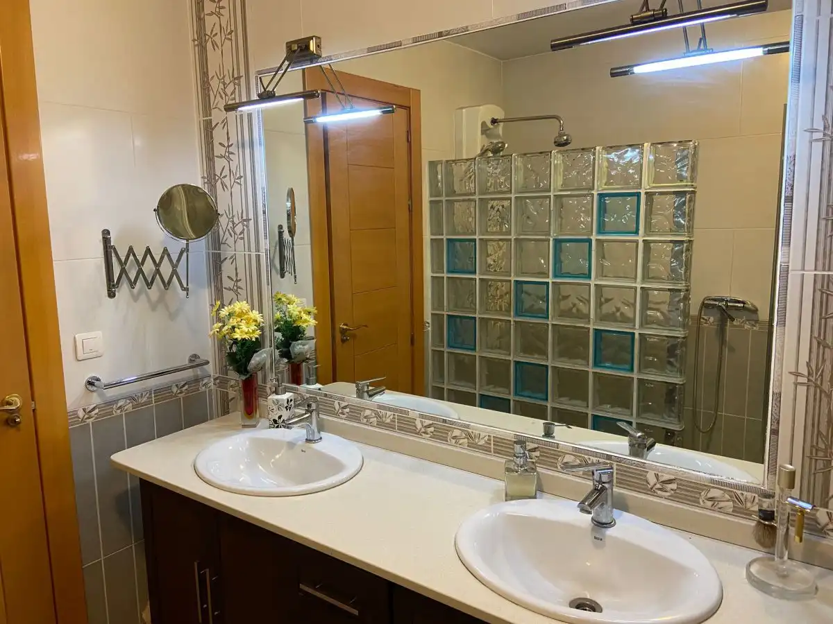 Badezimmer von Einfamilien-Reihenhaus zum Verkauf in Albacete mit Klimaanlage, Heizung und Parkett
