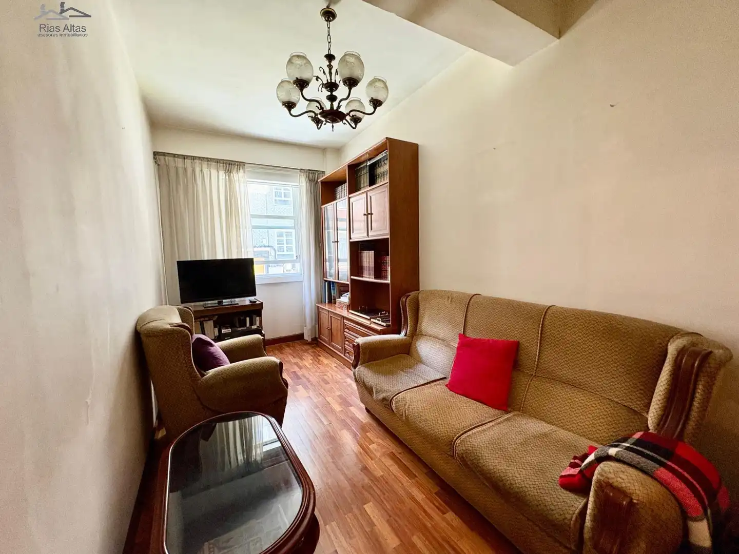 Sala d'estar de Pis en venda en A Coruña Capital  amb Parquet