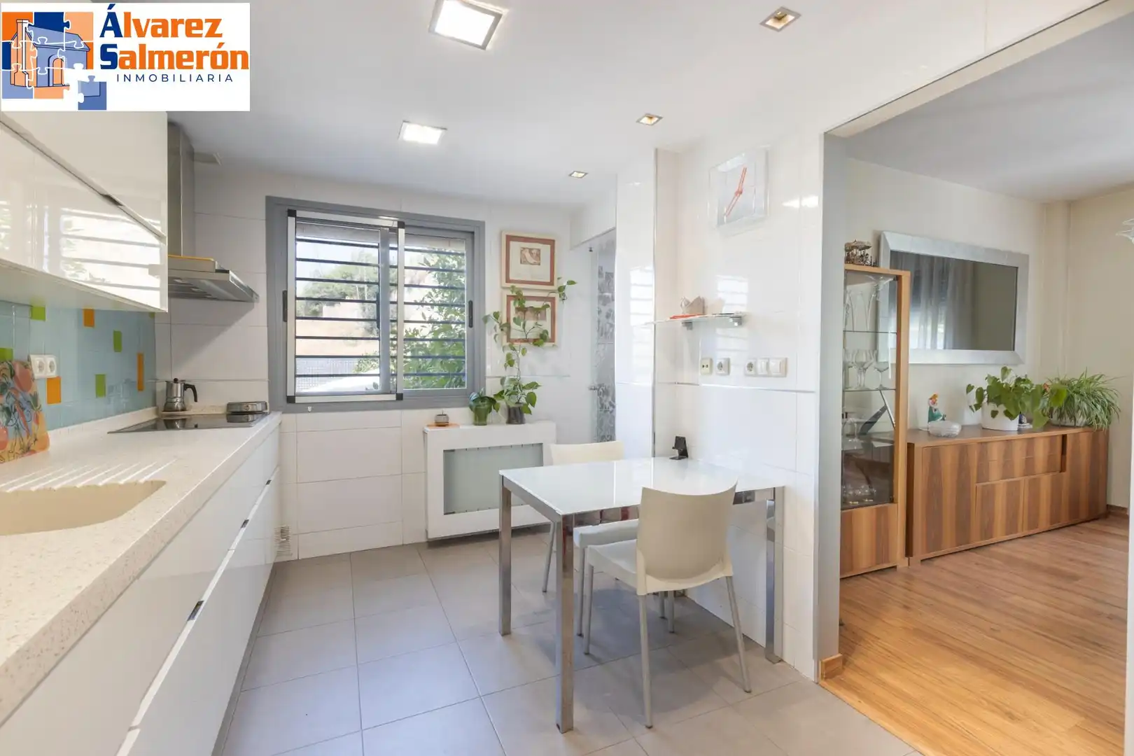 Cocina de Casa adosada en venta en Granada con Aire acondicionado, Calefacción y Balcón
